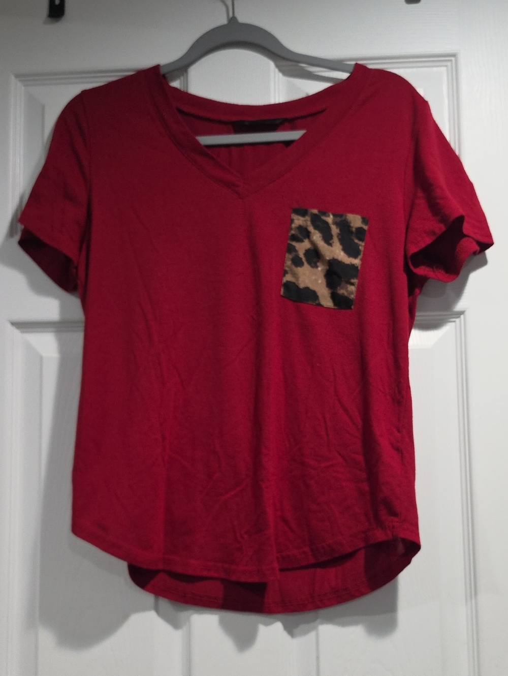 SHEIN Red V-Neck Short Sleeve Tee with Leopard Pocket
